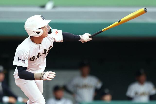 
日本文理－帝京長岡　１回日本文理無死満塁、渡部倖成の中犠飛で１－０＝１９日、富山市下飯野の富山市民球場
