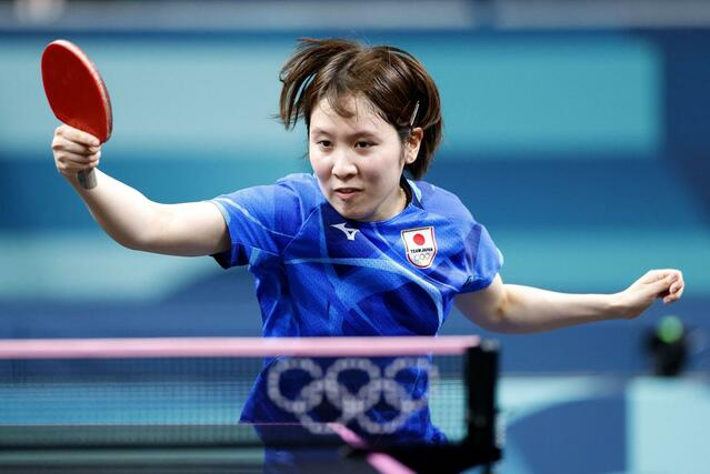 女子団体決勝　中国戦の第２試合でプレーする平野美宇＝パリ（共同）