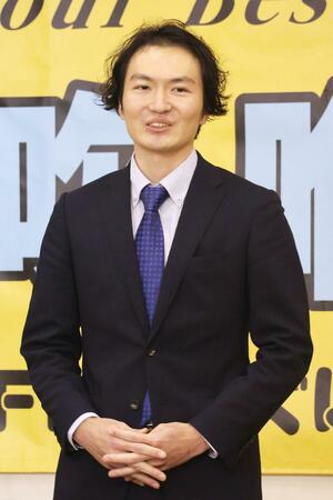 後援会関係者らに引退を報告する羽吹唯人さん＝南魚沼市寺尾