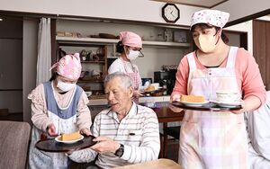 移転オープンした「おりづる直江津店」。障害者らが調理や配膳などを担う=上越市五智2