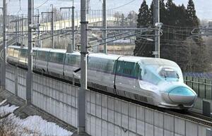 　北海道新幹線＝３月、北海道北斗市