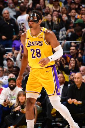 レーカーズに所属する八村塁=4月(NBAE・ゲッティ=共同)