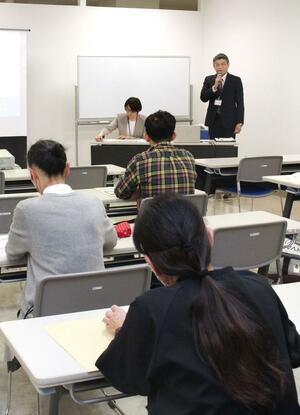 来春開校予定の公立夜間中学校に関する説明会＝２３日、新潟市東区下木戸１
