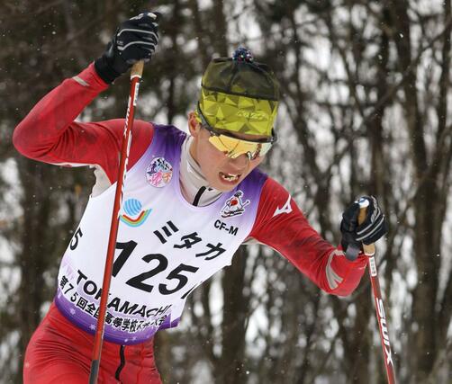 距離 男子10キロフリー 6位に入賞した岡田幸輝(十日町)が8キロ過ぎの坂を攻める=十日町市