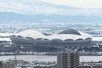 周囲にも雪が積もるデンカビッグスワンスタジアム＝２月１２日