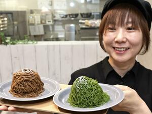 雪の香テラスが新発売したモンブランケーキ抹茶餡(右)とほうじ茶餡