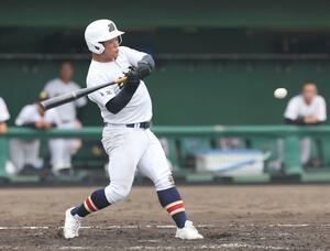 福井商-日本文理 先制打を放った日本文理の秦碧羽=高岡西部総合公園野球場(写真映像部・永井隆司)