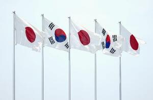 　日章旗と韓国国旗