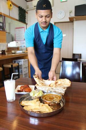 カレーやナンなどアガン佐渡店メニューのラインアップの一部