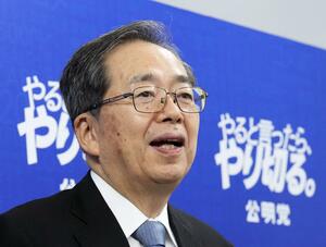 記者会見で自民党との連立枠組みからの離脱を表明した公明党の斉藤代表=10日午後、国会