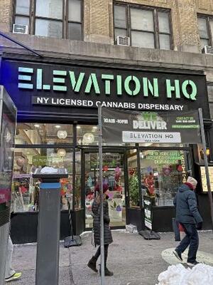 　ニューヨーク・マンハッタンにある州認可の大麻販売店＝２月（共同）