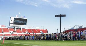 大阪府東大阪市の花園ラグビー場で行われた第１０５回全国高校ラグビー大会の開会式＝２７日