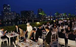 ６月上旬にプレオープンした新潟グランドホテルの「リゾートガーデン」＝新潟市中央区