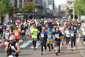 2023年の「新潟シティマラソン=23年10月8日、新潟市