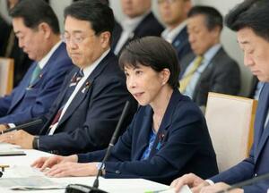 中東情勢悪化への対応を話し合う閣僚会議で発言する高市首相=21日午後、首相官邸