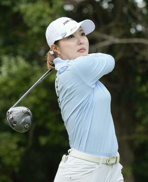 最終日、通算８アンダーで２位の高橋彩華＝東急セブンハンドレッド