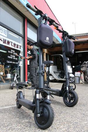 一定の要件を満たした、電動キックボードなどの特定小型原動機付き自転車=新潟市西区