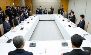 　農林水産物や食品の輸出拡大策を議論する関係閣僚会議＝１３日午後、首相官邸