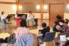 バリアフリーな環境で親子らがプロの生演奏を楽しんだおんがくワークショップ＝24日、新潟市中央区