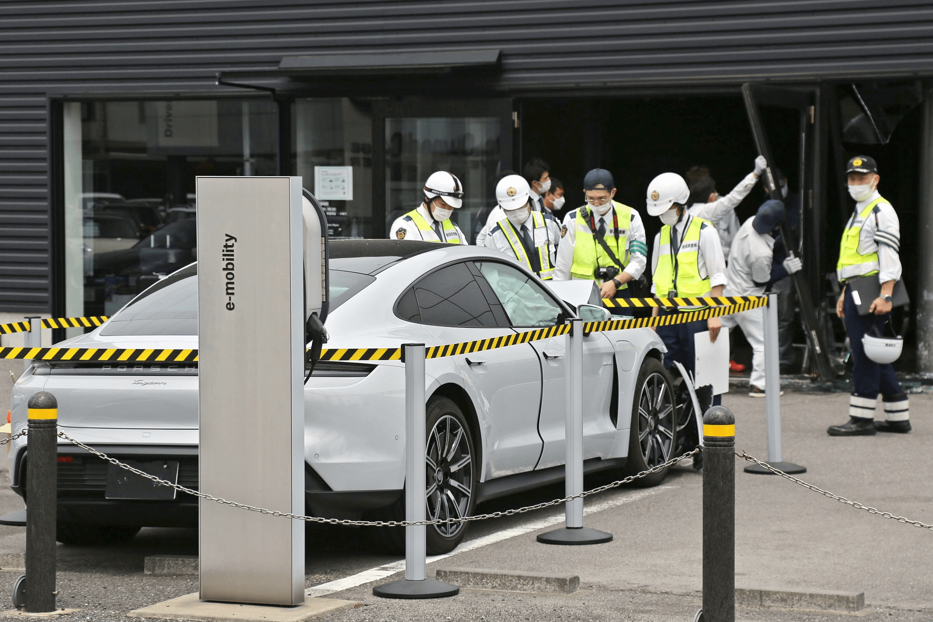 ポルシェ店に試乗車突っ込む 新潟日報デジタルプラス