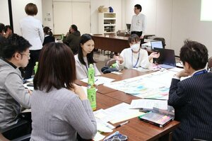 見附市議会が開催した市民との意見交換会＝見附市役所