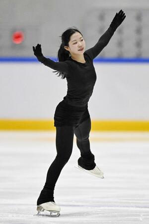 練習を公開した中井亜美=関空アイスアリーナ