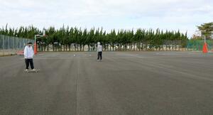 スケートボードや3人制バスケットボールなどが楽しめる多目的運動場=胎内市西条