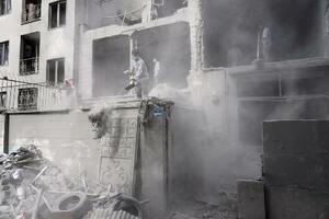 　米イスラエルの攻撃で損傷した建物＝１５日、イラン首都テヘラン（ＡＰ＝共同）