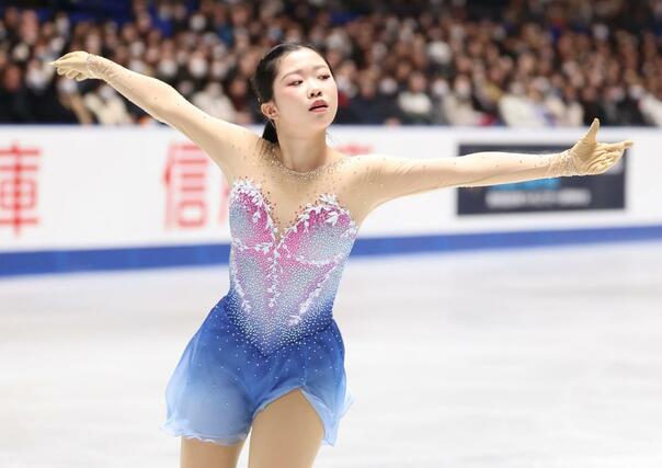 フィギュアスケート　全日本選手権　女子フリー　演技する中井亜美＝２１日、国立代々木競技場