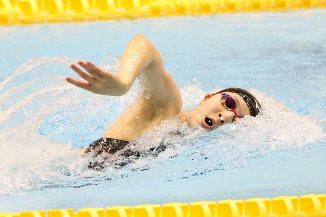女子２００メートル自由形決勝　優勝した佐藤花帆（新潟第一）＝１９日、長岡市のダイエープロビスフェニックスプール