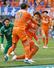 後半42分に決勝点を挙げて喜ぶFW長倉幹樹(右)。FW太田修介と喜び合う=ビッグスワン(写真映像部・富山翼)