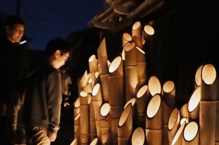 2万の光が城下町の小路を幽玄に照らす… 新潟県村上市の旧町人町の一角