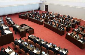 開会中の県議会6月定例会。参院選の前哨戦と重なり、県議からは「選挙活動が限られる」との声も