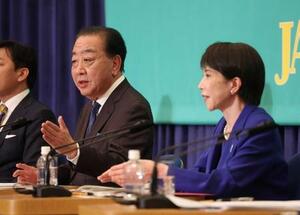 日本記者クラブ主催の討論会に臨む中道改革連合の野田佳彦共同代表（左）と自民党総裁の高市早苗首相＝２０２６年１月２６日、東京・内幸町の日本記者クラブ（代表撮影）