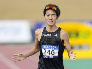 別府大分毎日マラソンでゴールする村山紘太=2025年2月、ジェイリーススタジアム