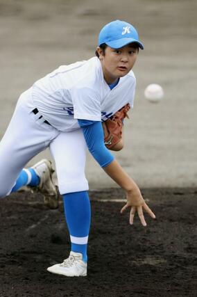 敬和学園－新発田中央　敬和学園の先発稲垣謙庄＝新発田市五十公野