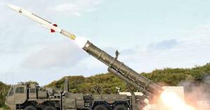 　「１２式地対艦誘導弾能力向上型」の地上からの発射試験＝２０２４年１０月、東京都の伊豆諸島・新島（防衛装備庁提供）