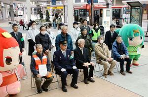「特殊詐欺被害防止推進員」と「地域交通安全活動推進委員」の委嘱式=新潟市中央区古町通7