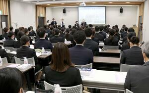 済生会新潟県央基幹病院で行われた辞令交付=4月1日、三条市上須頃