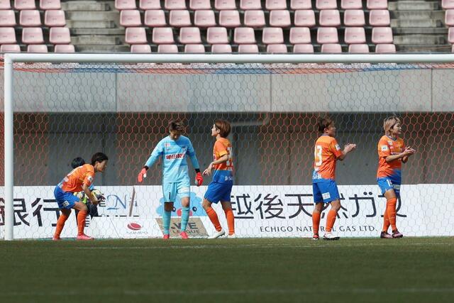 前半、PKを決められ先制を許す=デンカビッグスワン