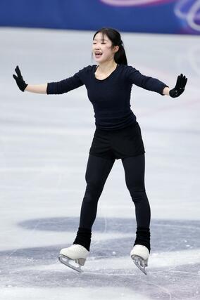 公式練習で調整する中井亜美＝ミラノ（共同）