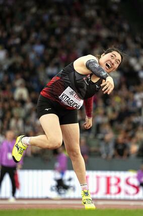 DLファイナルの女子やり投げで投てきする北口榛花=8月、チューリヒ(共同)