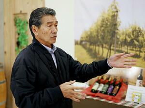 「能登ワイン」の村山隆社長=2024年12月、石川県穴水町