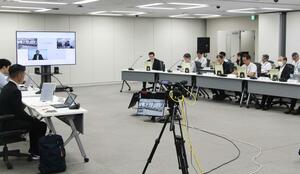 屋内退避の運用を議論する原子力規制委員会の検討チーム=18日、東京・六本木