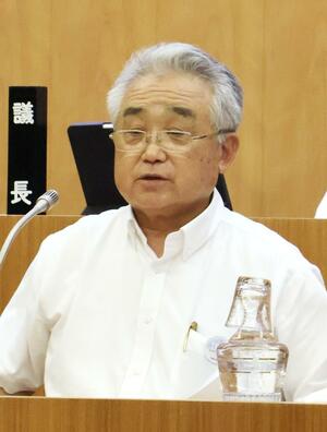 一般質問の答弁で、4選出馬を正式表明する湯沢町の田村正幸町長=9月9日、湯沢町役場