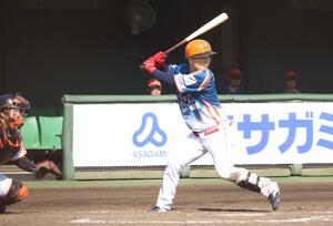 巨人-オイシックス 5回に適時二塁打を放った宮﨑天斗=読売ジャイアンツ球場