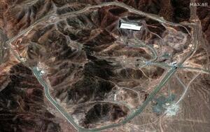 イラン中部フォルドゥの核関連施設の衛星写真=14日(マクサー・テクノロジーズ提供、ゲッティ=共同)