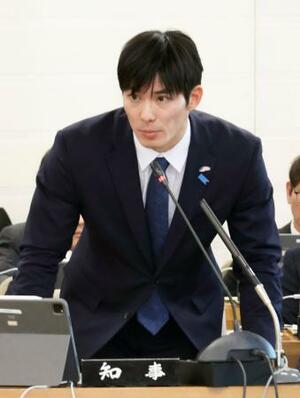 福井県議会特別委員会で答弁する石田嵩人知事=12日午後