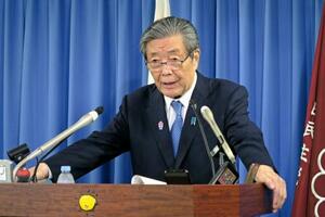 記者会見する自民党の森山幹事長=17日午前、東京・永田町の党本部