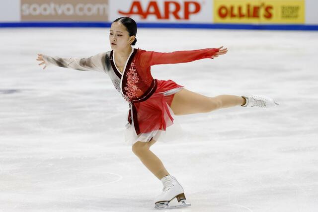 女子フリー 演技する渡辺倫果=レークプラシッド(共同)